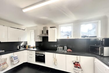 7 bed house, St Lawrence Road, North Hill, Plymouth, PL46HN - Image 2